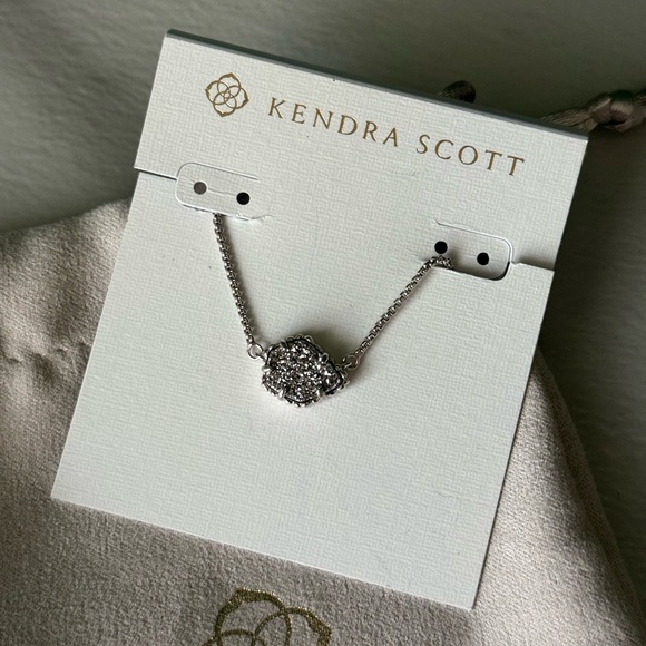 Kendra Scott Silver Necklace NWT & Dustbag - Picture 2 of 3